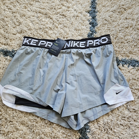 NWT Womens Nike Pro Shorts - Picture 1 of 2